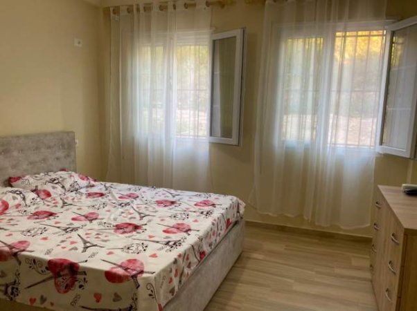 Tirane, jepet me qera apartament 1+1+BLK Kati 2, 70 m² 400 Euro (Prane Xhamise)