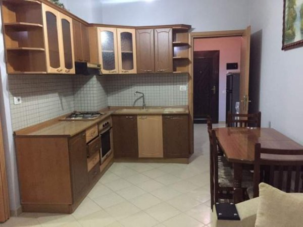 Tirane, jepet me qera apartament 1+1 Kati 3, 55 m² 300 Euro (Astir)