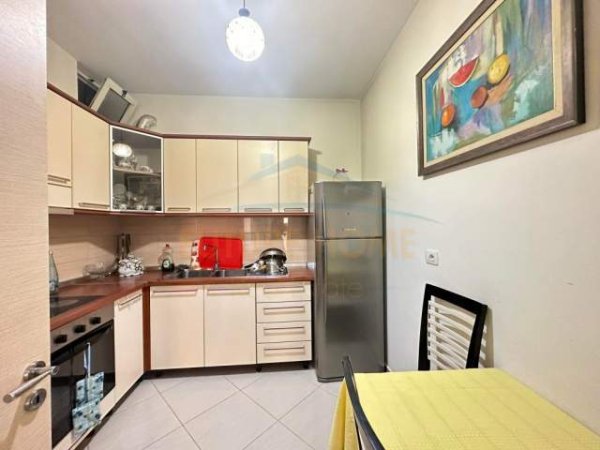 Tirane, jepet me qera apartament 2+1 Kati 7, 110 m² 500 Euro (Don Bosko)