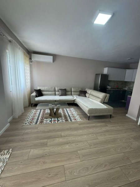 Tirane, jepet me qera apartament 2+1+Ballkon Kati 4, 100 m² 400 € (Rruga Muhamet Deliu)
