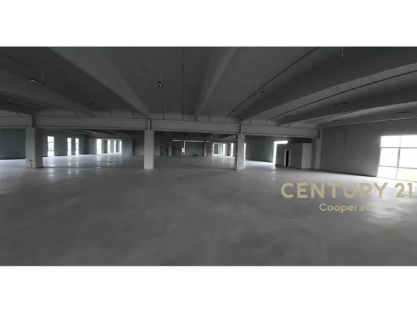 Tirane, jap me qera Kapanon & Zyra , 5.200 m² 34.000 € (Kashar)