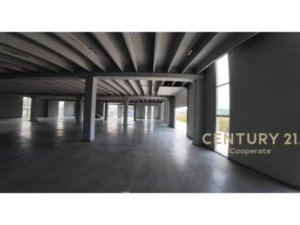 Tirane, jap me qera Kapanon & Zyra , 5.200 m² 34.000 € (Kashar)