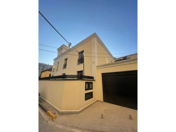 Tirane, shes Vile 2+1 Kati 1, 383 m² 1.200.000 € (brryli)