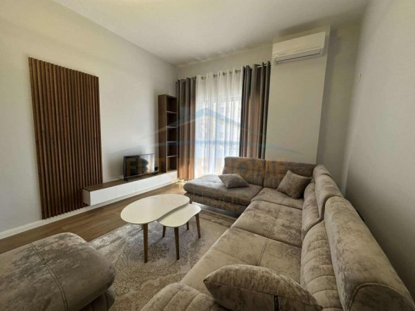 Unaza e Re jepet me qera apartament 1+1 Kati 1, 83 m² 500 €