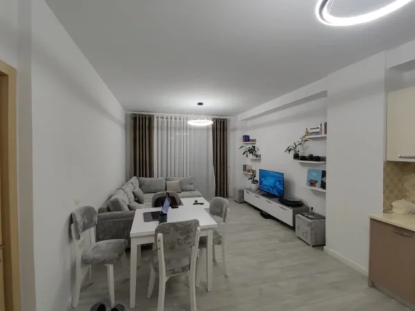 Tirane, jepet me qera apartament 2+1+Ballkon Kati 8, 98 m² 550 € (Astir , bar SANTANA)