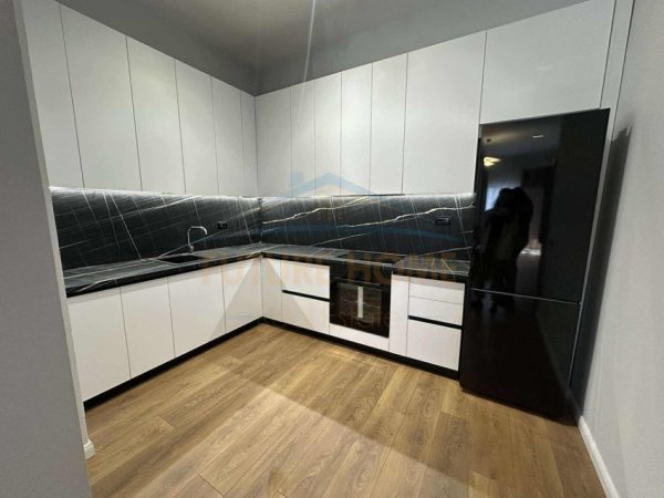 Unaza e Re jepet me qera apartament 1+1 Kati 1, 83 m² 500 €