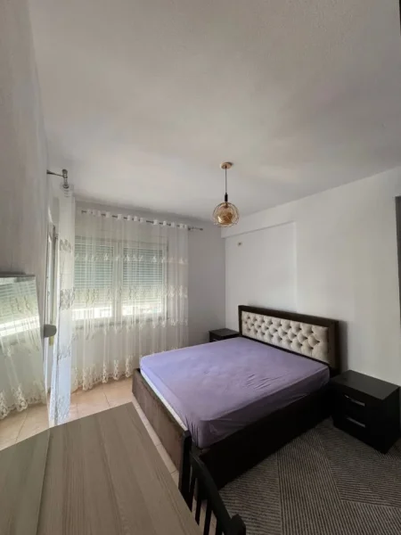 Tirane, jepet me qera apartament 2+1 , 450 €