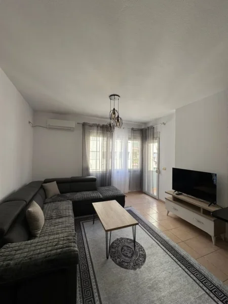 Tirane, jepet me qera apartament 2+1 , 450 €