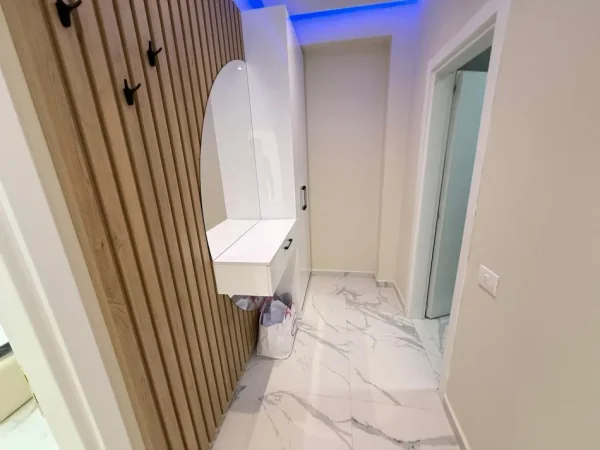 Tirane, jepet me qera apartament 1+1 Kati 5, 65 m² 450 € (astir)