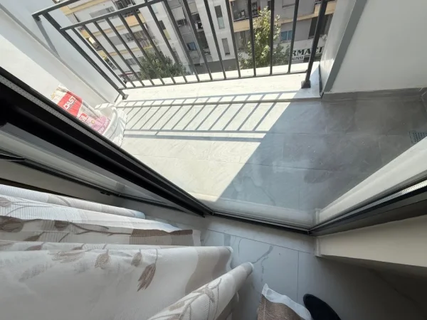 Tirane, jepet me qera apartament 1+1 Kati 5, 65 m² 450 € (astir)