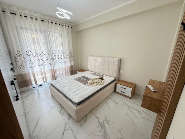 Tirane, jepet me qera apartament 1+1 Kati 5, 65 m² 450 € (astir)