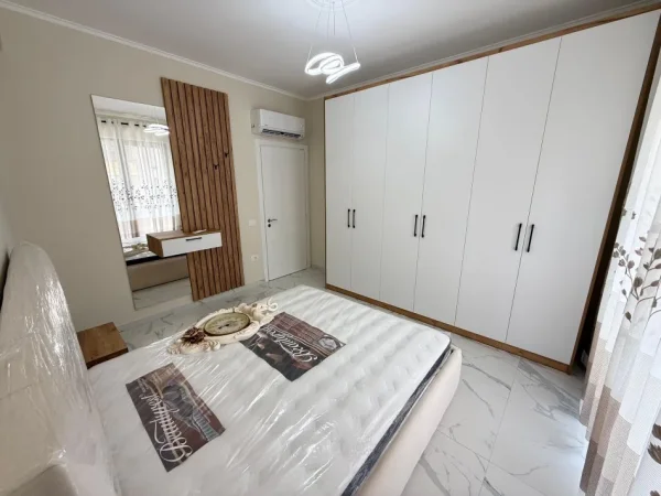 Tirane, jepet me qera apartament 1+1 Kati 5, 65 m² 450 € (astir)