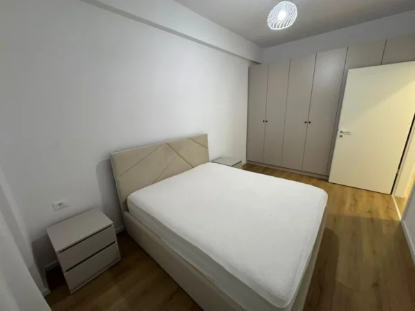 Tirane, jepet me qera apartament 1+1 Kati 7, 60 m² 400 € (ali demi)