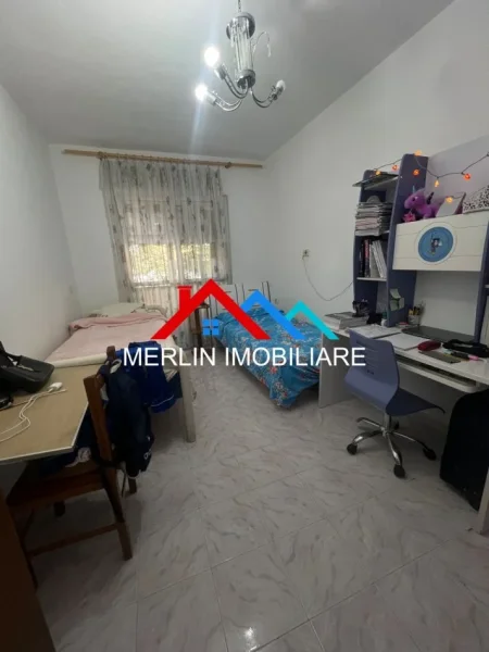 Tirane, shitet apartament 2+1+Ballkon Kati 4, 91 m² 135.000 € (RRUGA E DIBRES)
