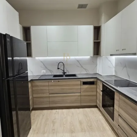 Tirane, shitet apartament 3+1+Ballkon Kati 2, 118 m² 320.000 € (Liqeni i Thate)