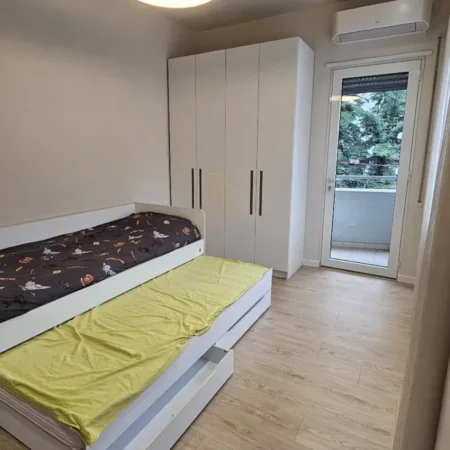 Tirane, shitet apartament 3+1+Ballkon Kati 2, 118 m² 320.000 € (Liqeni i Thate)