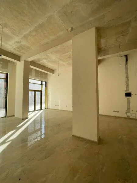Tirane, jepet me qera ambjent biznesi Kati 0, 78 m² 1.000 € (Astir (Green City))
