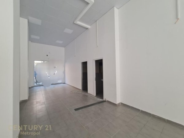 Tirane, jepet me qera dyqan Kati 0, 65 m² 1.300 € (TREGU CAM)
