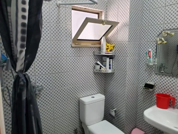 Tirane, shitet apartament 1+1+Ballkon Kati 8, 64 m² 95.000 € (Yzberisht)