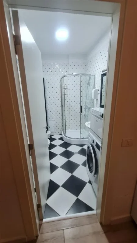 Tirane, jepet me qera apartament 1+1 Kati 4, 70 m² 500 € (Te Rosman Lala)