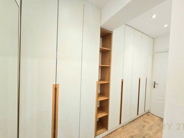 Tirane, jepet me qera apartament 1+1 Kati 4, 60 m² 600 € (Rr. Muhamet Gjollesha)