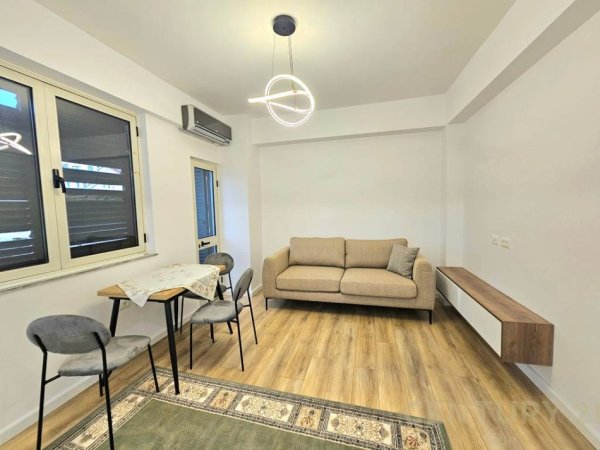 Tirane, jepet me qera apartament 1+1 Kati 4, 60 m² 600 € (Rr. Muhamet Gjollesha)