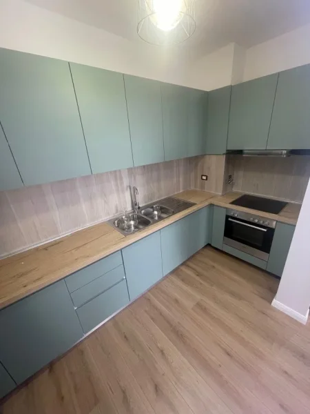 Tirane, jepet me qera apartament 2+1+Ballkon Kati 11, 120 m² 850 € (Perballe Delijorgjit)