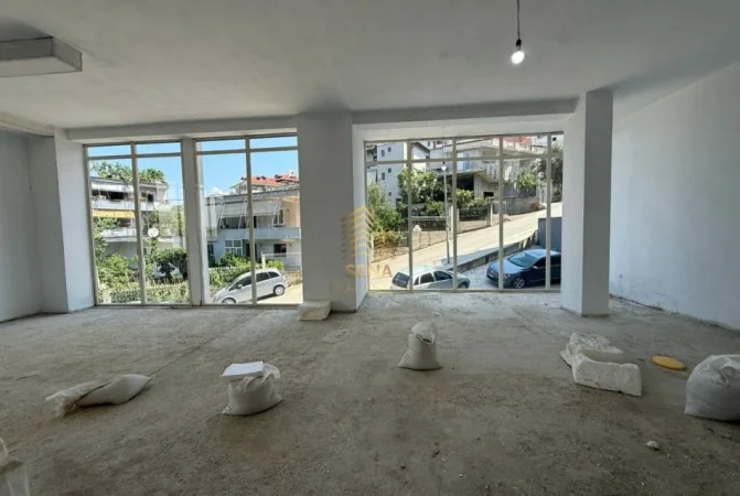 Tirane, jepet me qera ambjent biznesi Kati 1, 310 m² 2.500 € ( Shkoze, Kompleksi Tom Doshi)