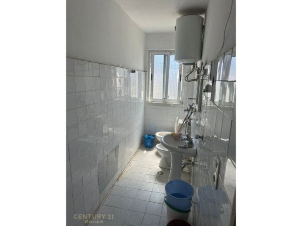 Tirane, shitet apartament 1+1 Kati 5, 60 m² 105.000 € (pranë rrugës Fotuzi)