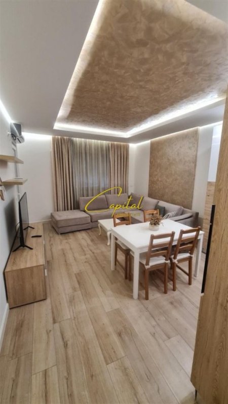 Tirane, jepet me qera apartament 1+1 Kati 3, 70 m² 550 € (ALI DEMI)