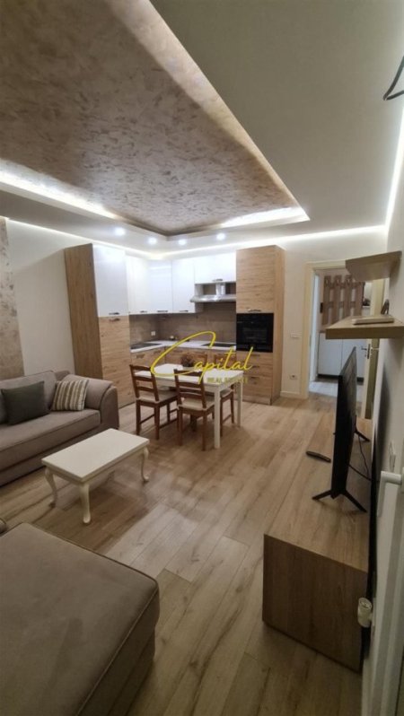 Tirane, jepet me qera apartament 1+1 Kati 3, 70 m² 550 € (ALI DEMI)