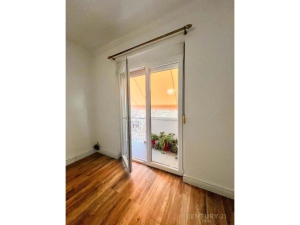 Tirane, jepet me qera apartament 2+1 Kati 4, 78 m² 650 € (Rruga e Kavajes)