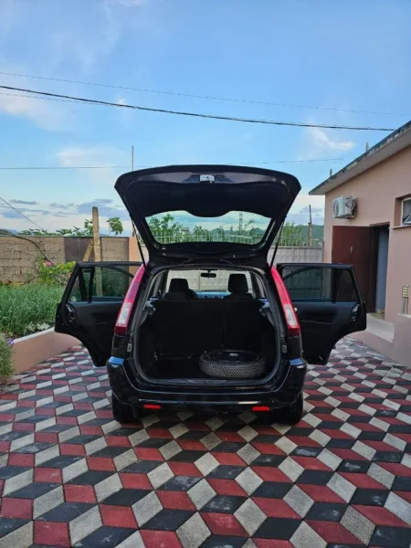 Tirane, shes makine FORD FUSION Benzin+Gaz, e zeze manuale Klima 275.000 km 3.000 €