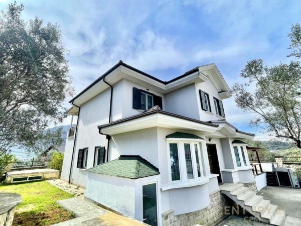 Tirane, shes Vile 4+1 Kati 2, 1.000 m² 950.000 € (zonen e mulletit)
