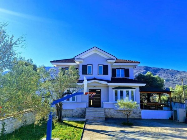 Tirane, shes Vile 4+1 Kati 2, 1.000 m² 950.000 € (zonen e mulletit)