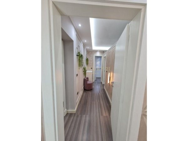 Tirane, jepet me qera dyqan Kati 0, 50 m² 600 € (BRRYL)