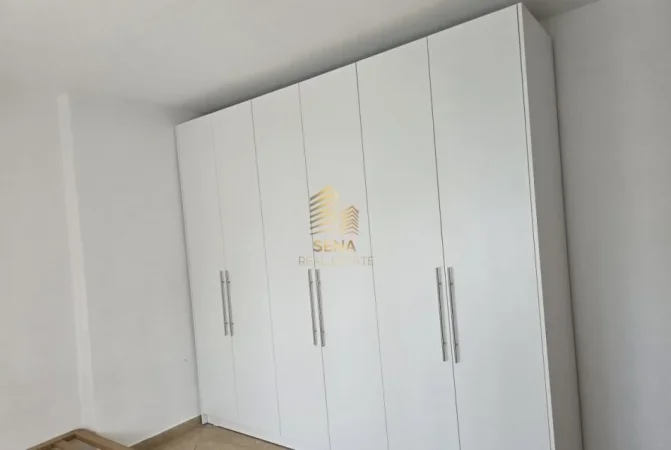 Tirane, jepet me qera apartament 3+1+Ballkon Kati 4, 95 m² 40.000 lek (Rruga Ali Demi)