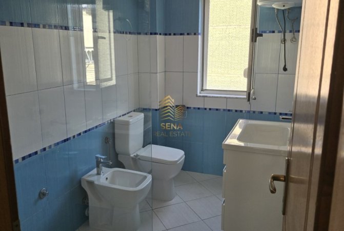 Tirane, jepet me qera apartament 3+1+Ballkon Kati 4, 95 m² 500 € (Rruga Ali Demi)