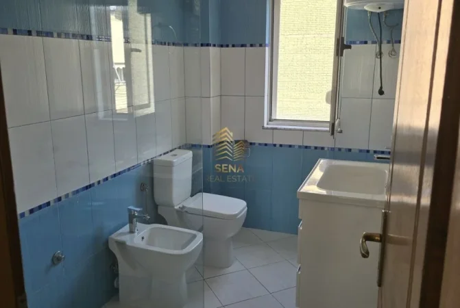 Tirane, jepet me qera apartament 3+1+Ballkon Kati 4, 95 m² 40.000 lek (Rruga Ali Demi)