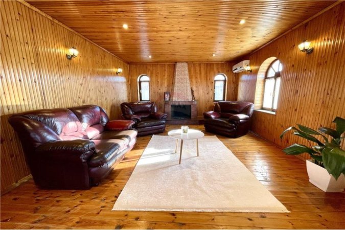 Jepet me qira, godine e pershtatshme per Hotel, prane Rruges se Dibres (5000 Euro/muaj) !