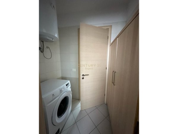 Tirane, jepet me qera apartament 1+1 Kati 7, 72 m² 550 € (Kompleksin Kontakt, Rruga Frosina Plaku.)