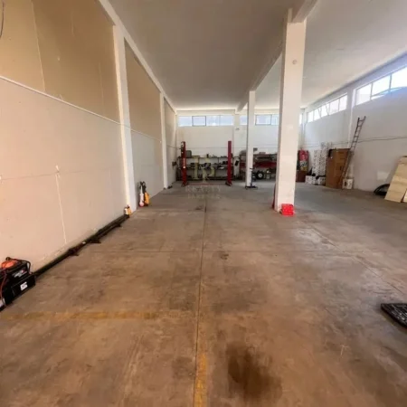 Tirane, jepet me qera ambjent biznesi Kati 0, 200 m² 1.500 € (Vaqarr)