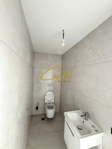 Tirane, jepet me qera ambjent biznesi Kati 0, 30 m² 450 € (ISH STACIONI TRENIT)