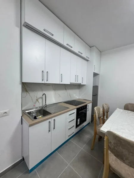 Tirane, jepet me qera apartament 1+1+Ballkon Kati 1, 400 € 