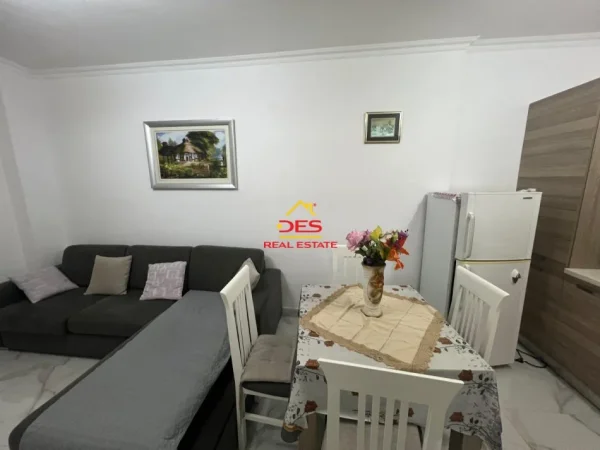 Vlore, shitet apartament 1+1+Ballkon Kati 2, 85 m² 155.000 € (Rruga Murat Tërbaçi)