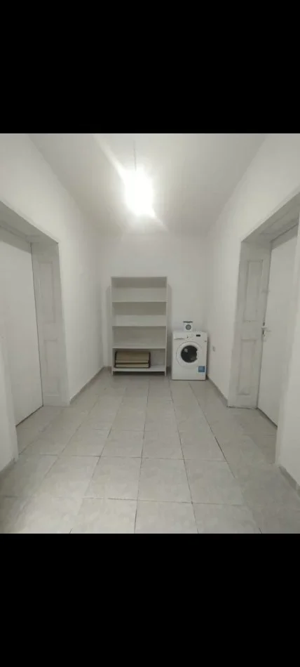 Tirane, jepet me qera shtepi 1+1+Aneks Kati 1, 1 m² 300 € (Rr.Llazi Miho)