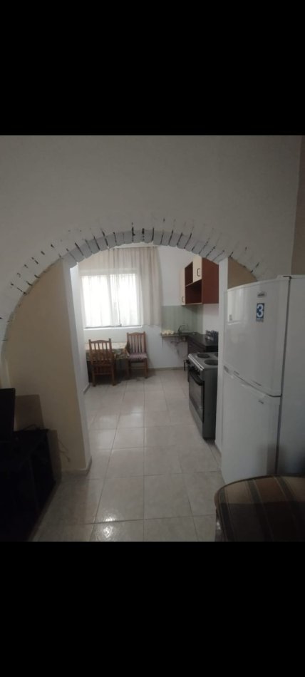 Tirane, jepet me qera shtepi 1+1+Aneks Kati 1, 1 m² 300 € (Rr.Llazi Miho)