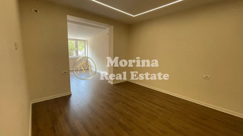 Tirane, jepet me qera ambjent biznesi Kati 2, 40 m² 600 € (Blloku)
