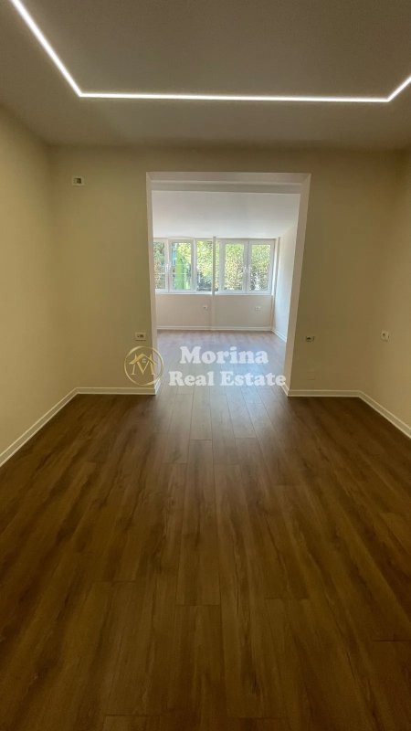 Tirane, jepet me qera ambjent biznesi Kati 2, 40 m² 600 € (Blloku)