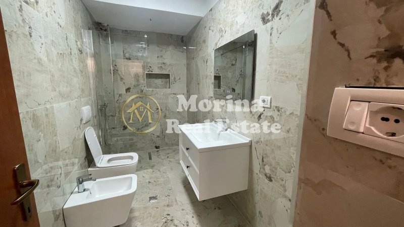 Tirane, jepet me qera ambjent biznesi Kati 2, 40 m² 600 € (Blloku)